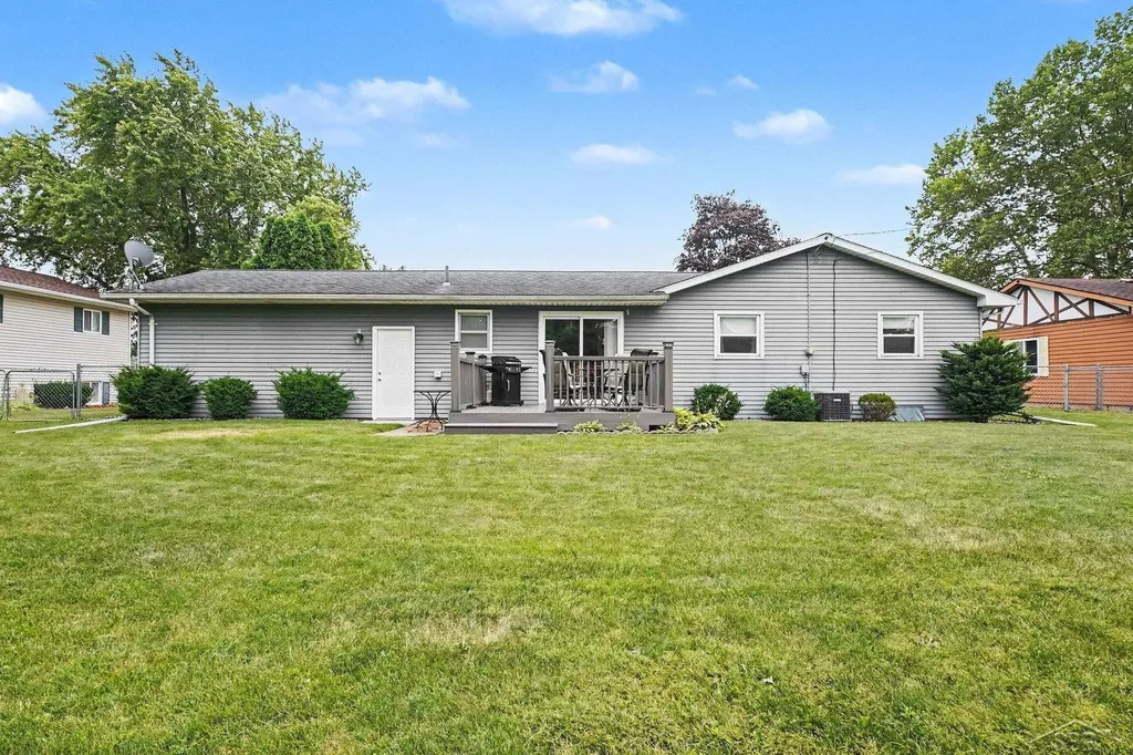 2460 Starlite Drive Saginaw Charter Township MI 48603