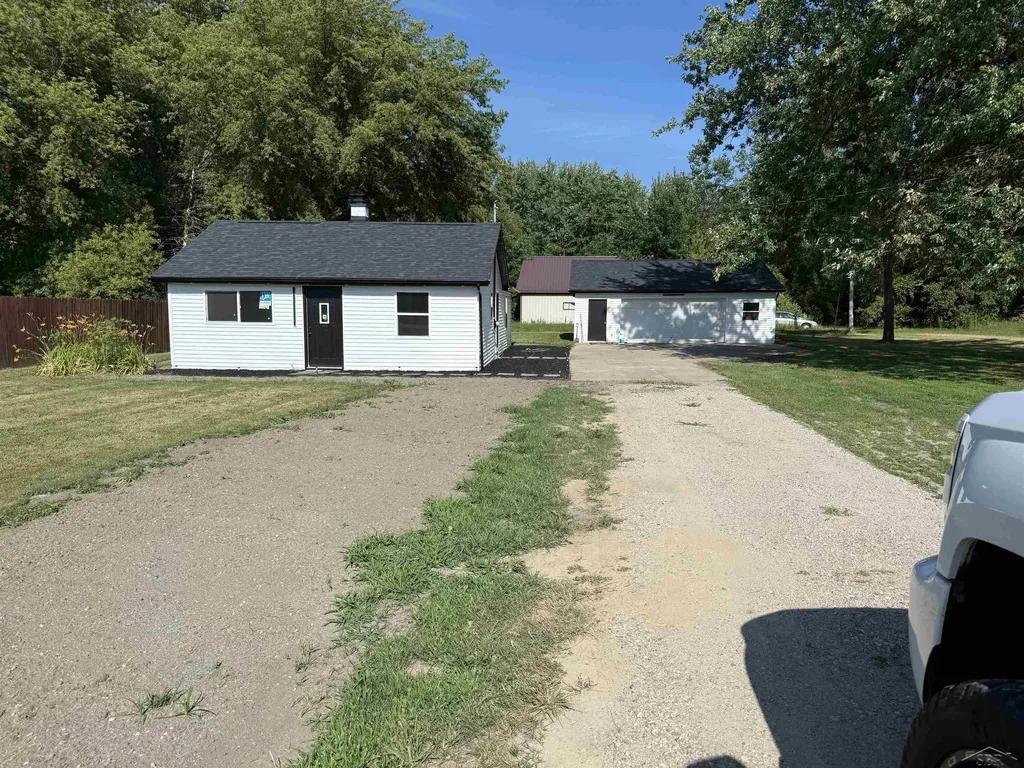 9095 East Road Albee Township MI 48417