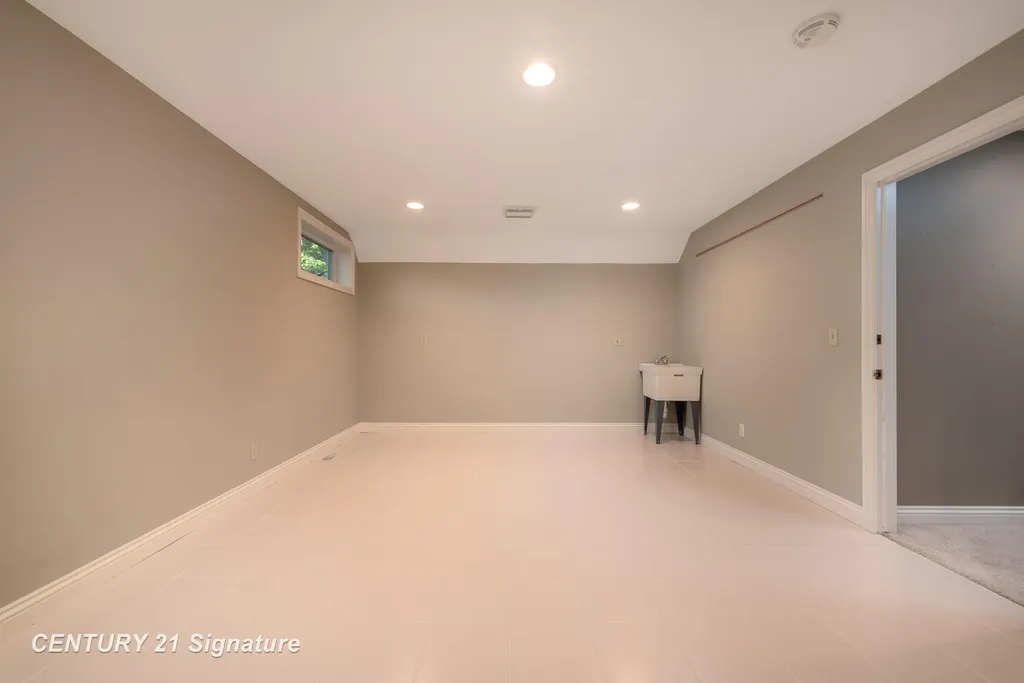 1506 Foxwood Drive Midland City MI 48642
