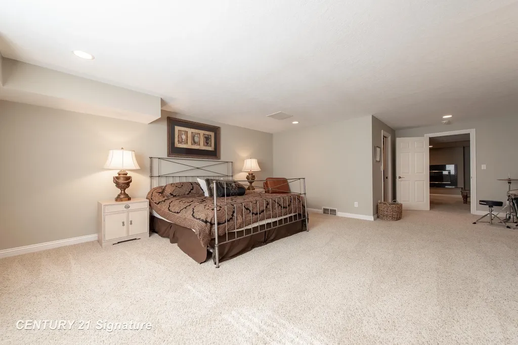 1506 Foxwood Drive Midland City MI 48642