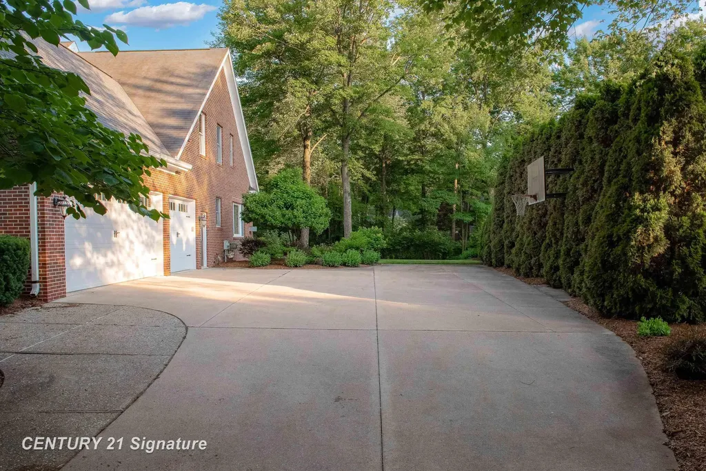 1506 Foxwood Drive Midland City MI 48642