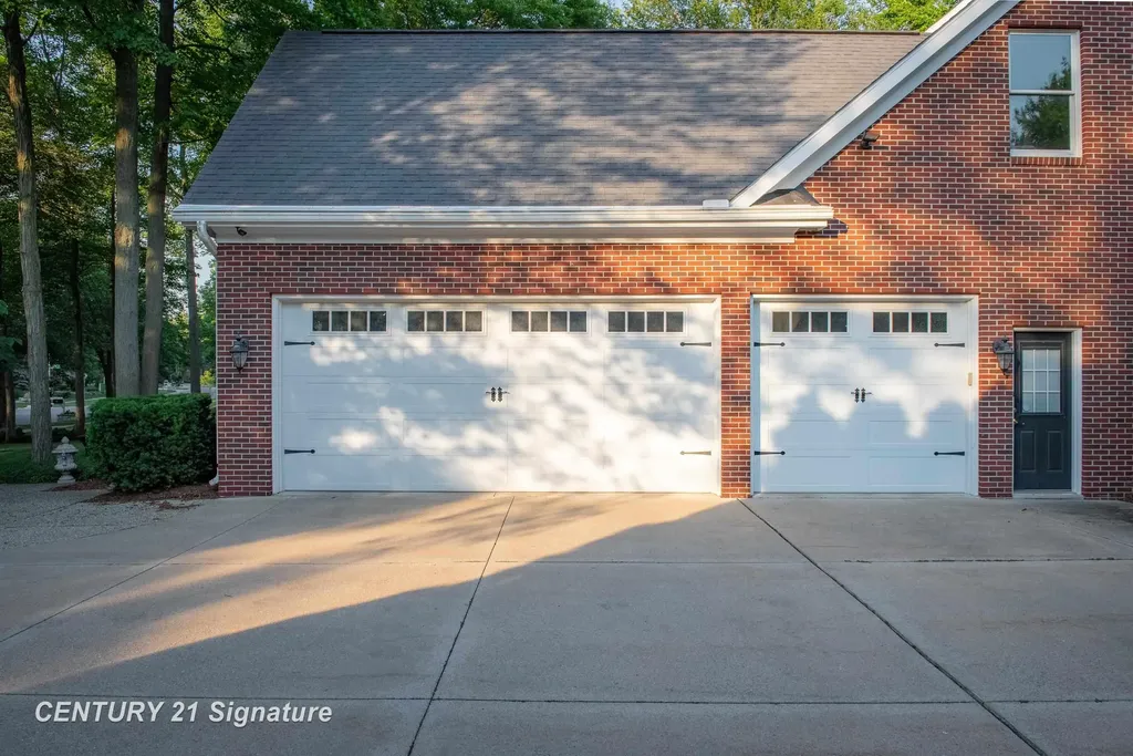 1506 Foxwood Drive Midland City MI 48642