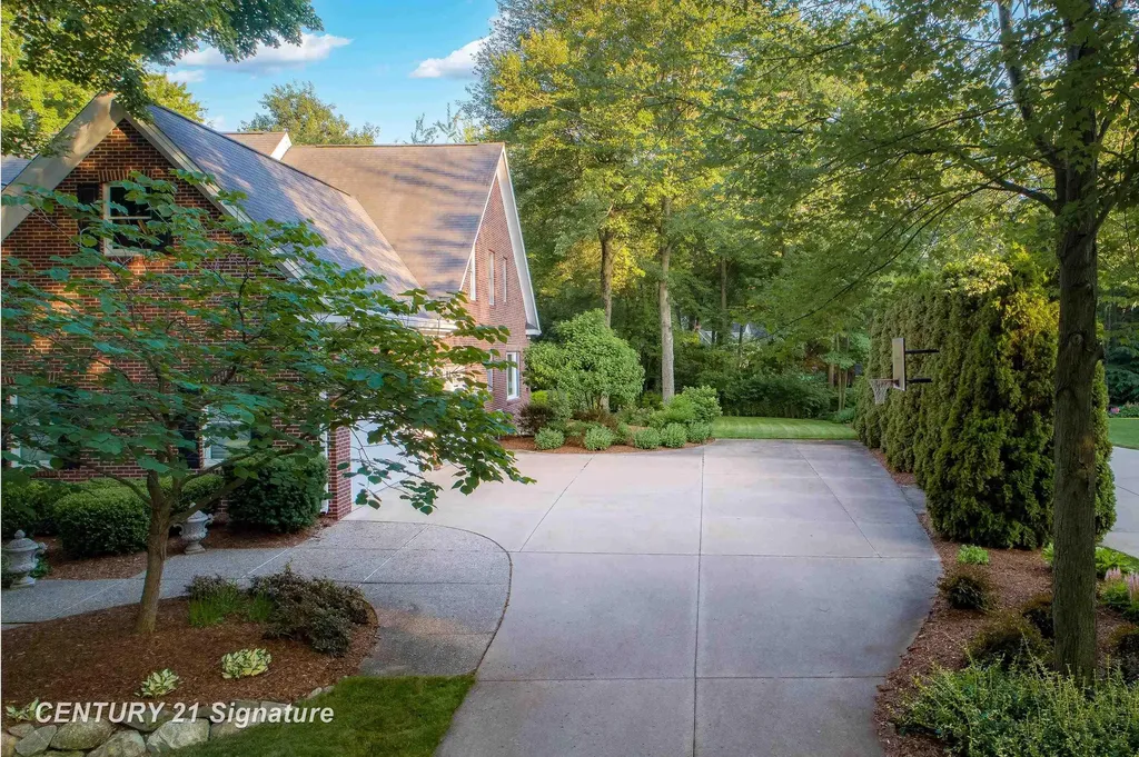 1506 Foxwood Drive Midland City MI 48642