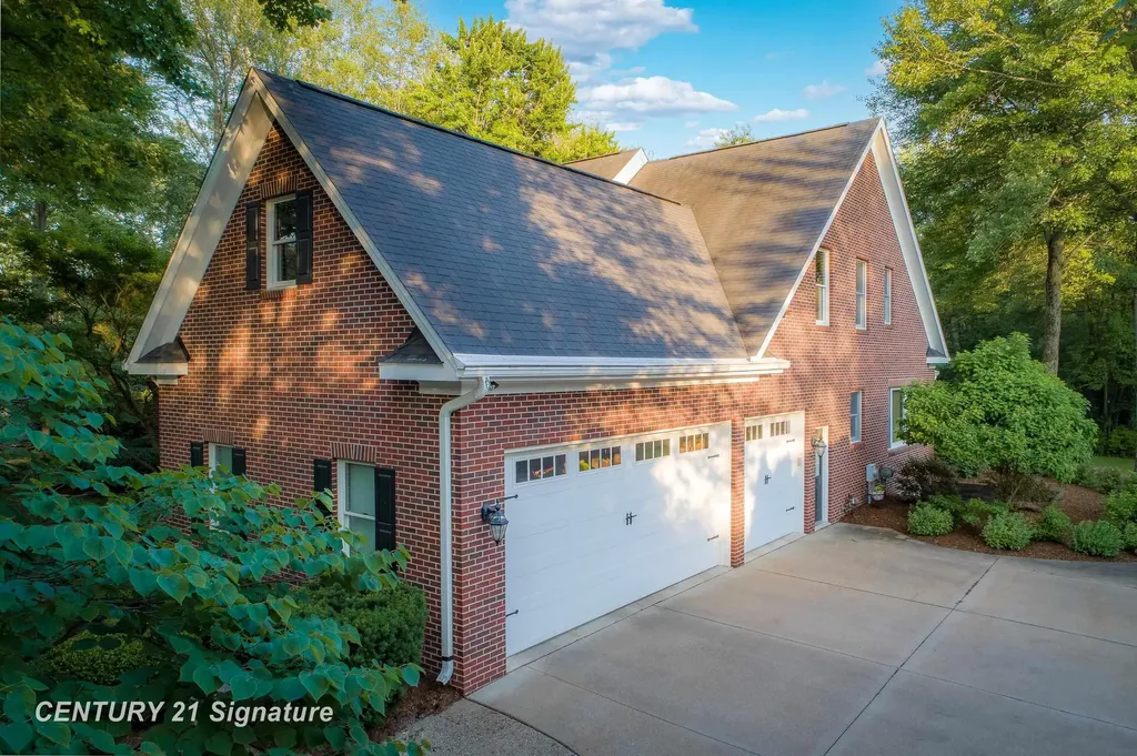 1506 Foxwood Drive Midland City MI 48642