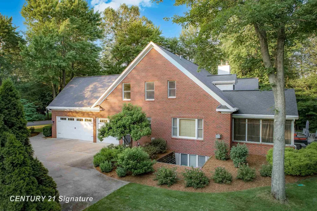 1506 Foxwood Drive Midland City MI 48642