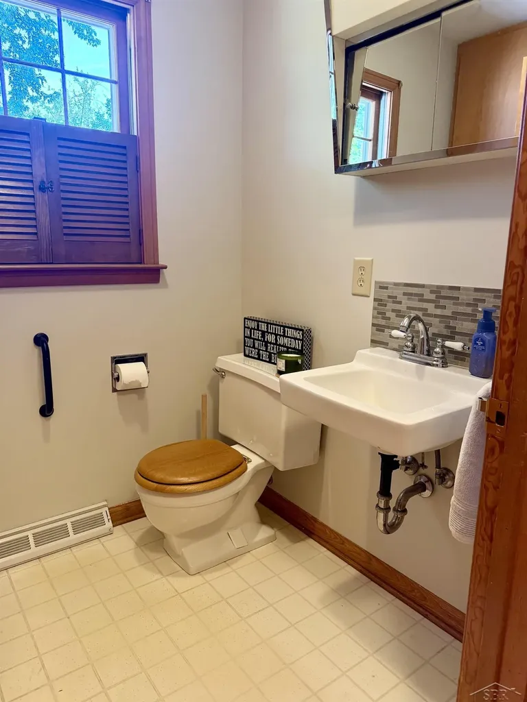 4200 Clement Drive Saginaw Charter Township MI 48603