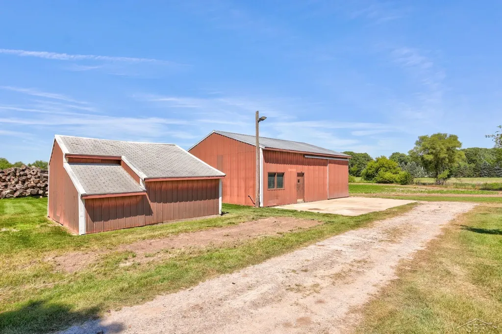 8530 N Orr Road Tittabawassee Township MI 48623