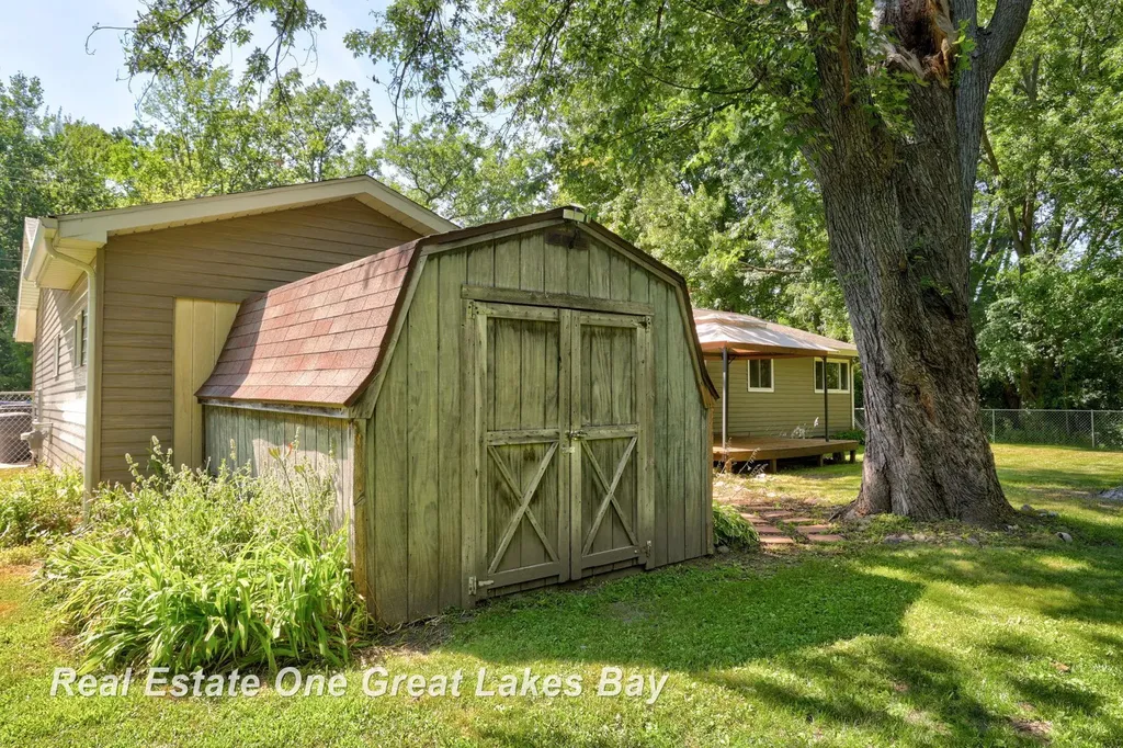 6654 Davis Road Kochville Township MI 48604