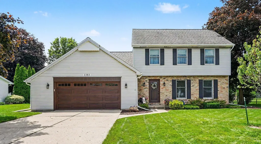 1383 Cranbrook Drive Saginaw Charter Township MI 48638