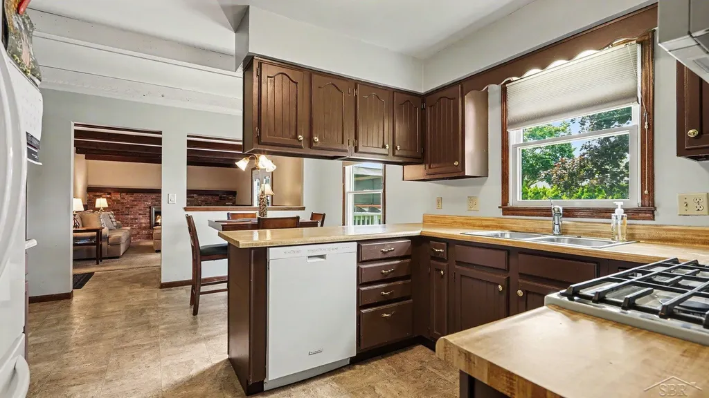 1383 Cranbrook Drive Saginaw Charter Township MI 48638