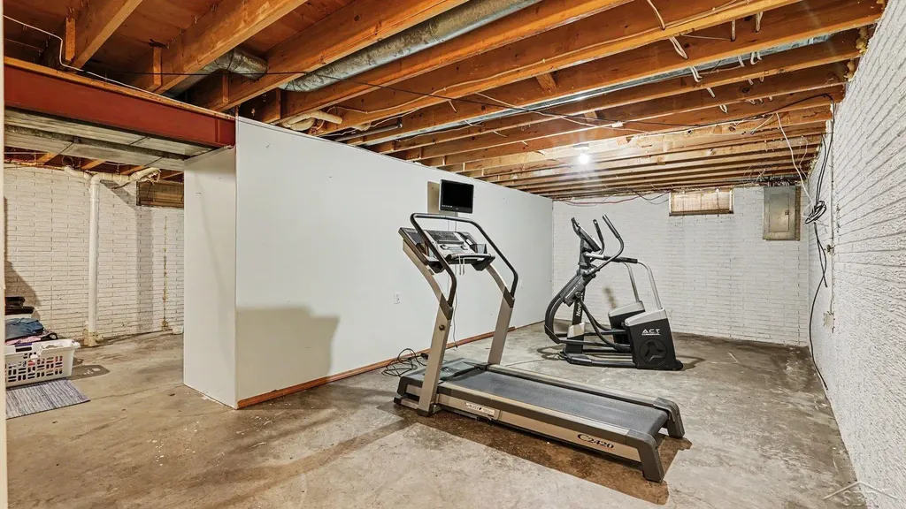1383 Cranbrook Drive Saginaw Charter Township MI 48638