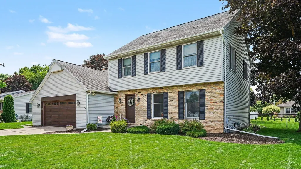 1383 Cranbrook Drive Saginaw Charter Township MI 48638
