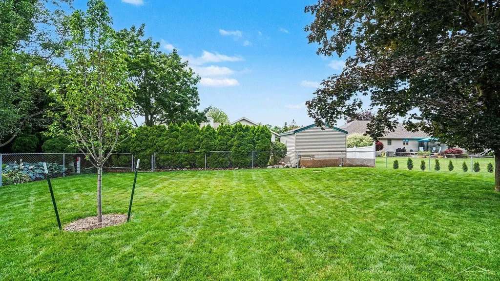 1383 Cranbrook Drive Saginaw Charter Township MI 48638