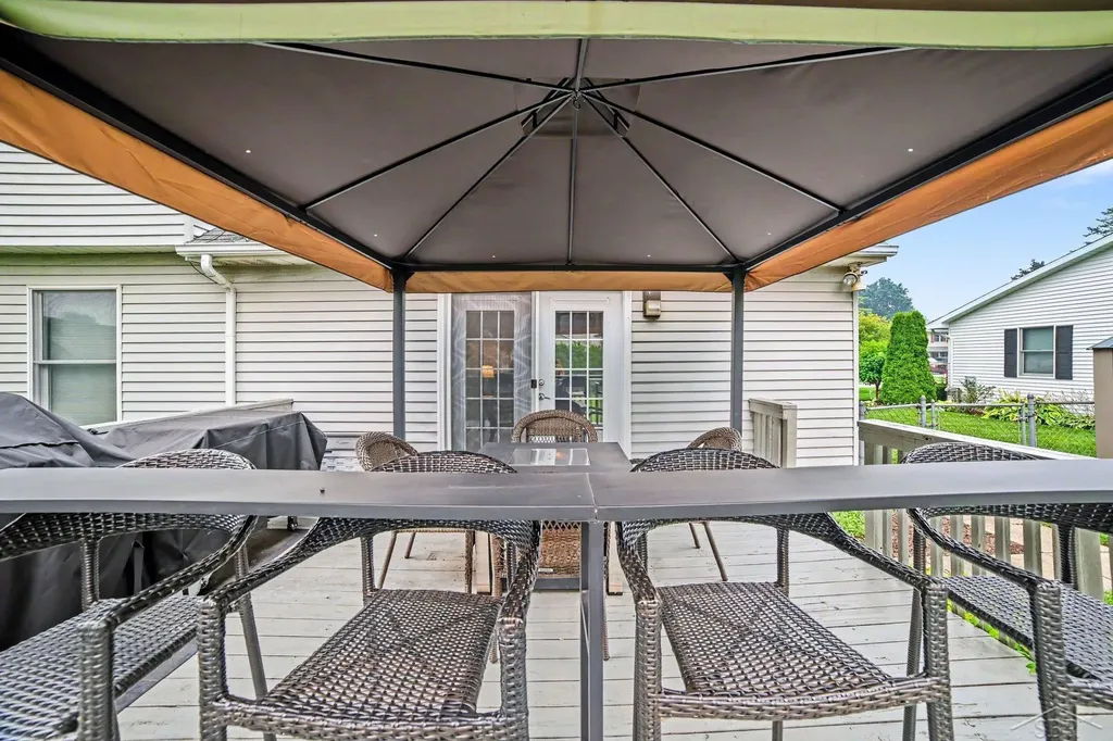 1383 Cranbrook Drive Saginaw Charter Township MI 48638