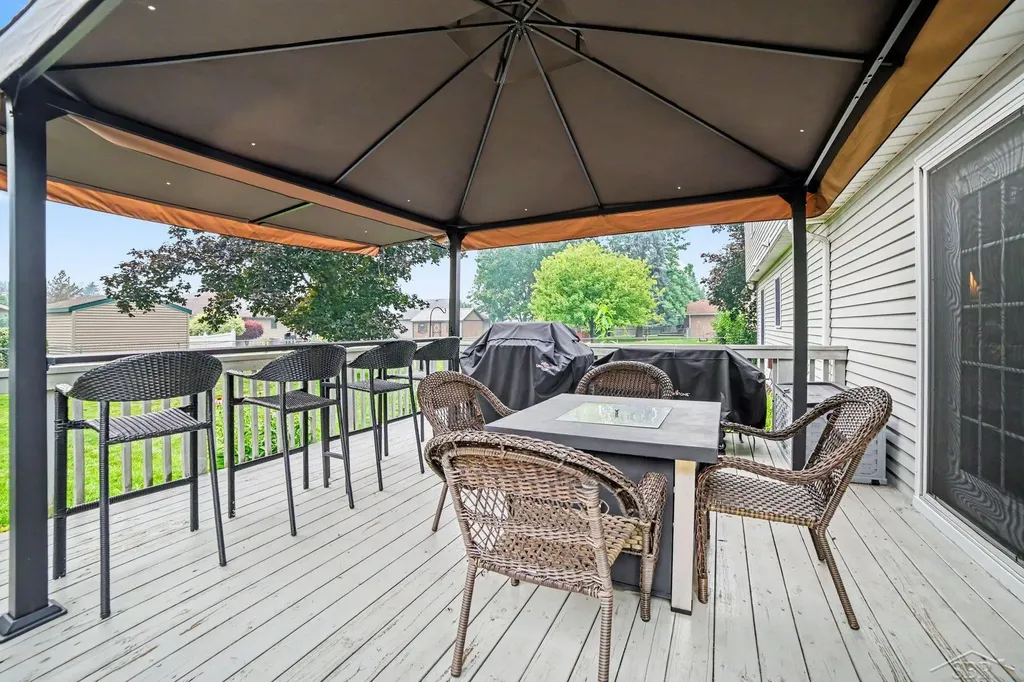 1383 Cranbrook Drive Saginaw Charter Township MI 48638