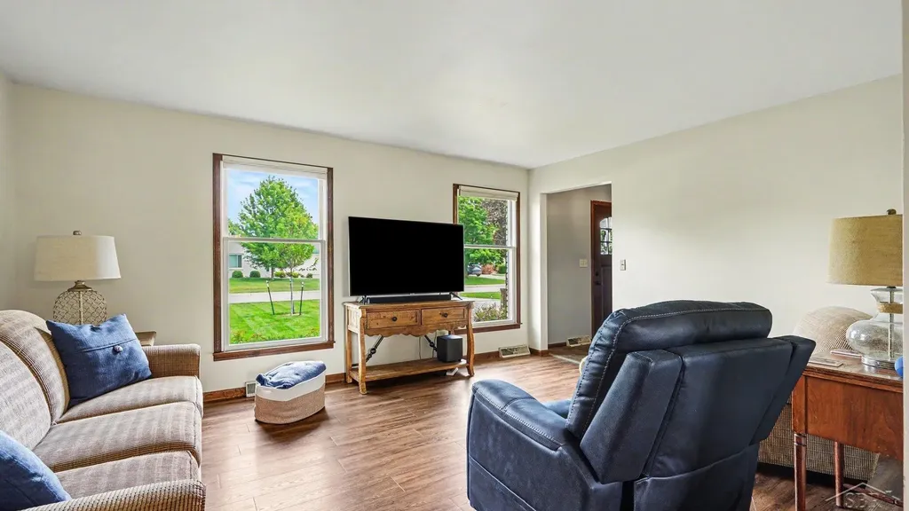 1383 Cranbrook Drive Saginaw Charter Township MI 48638