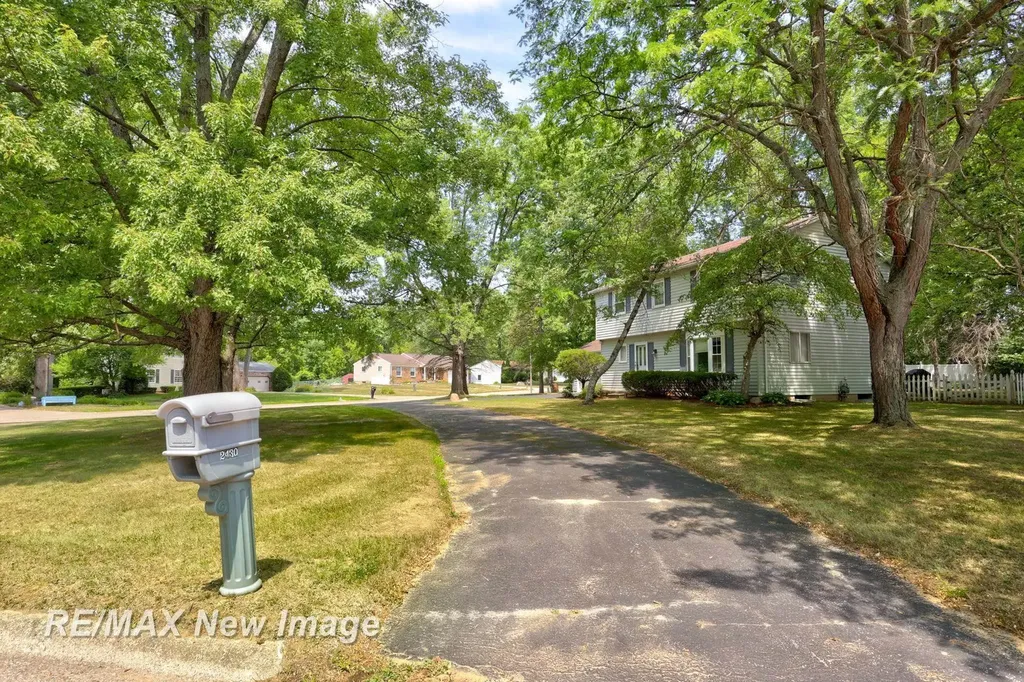 2430 Fair Ln Lane Burton City MI 48509