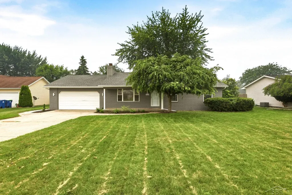 4621 S Wintergreen Drive Saginaw Charter Township MI 48603