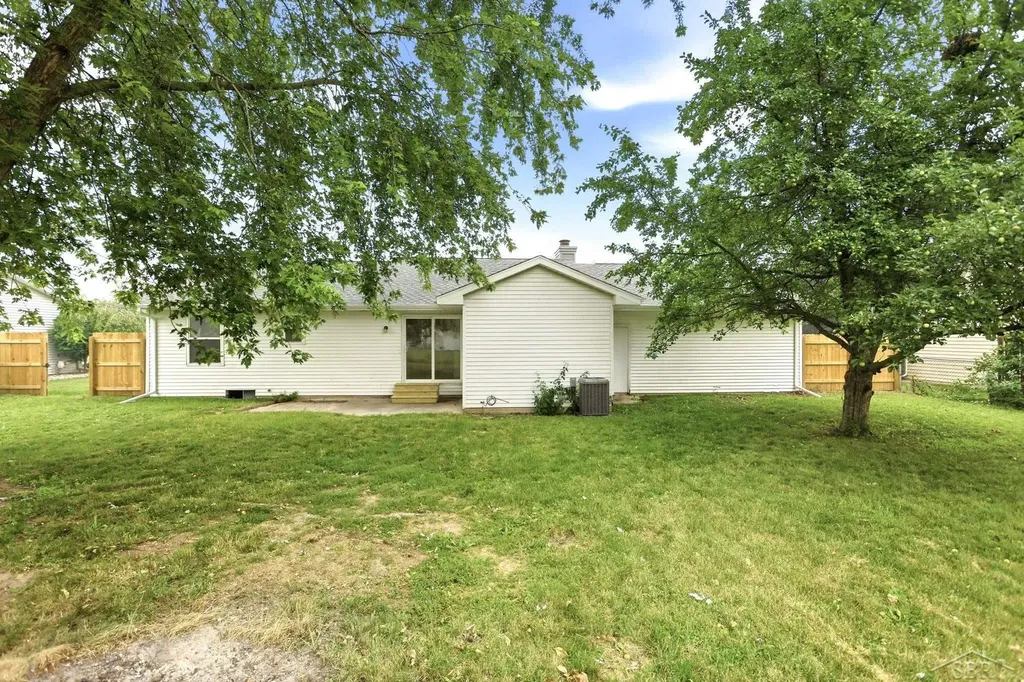 4621 S Wintergreen Drive Saginaw Charter Township MI 48603