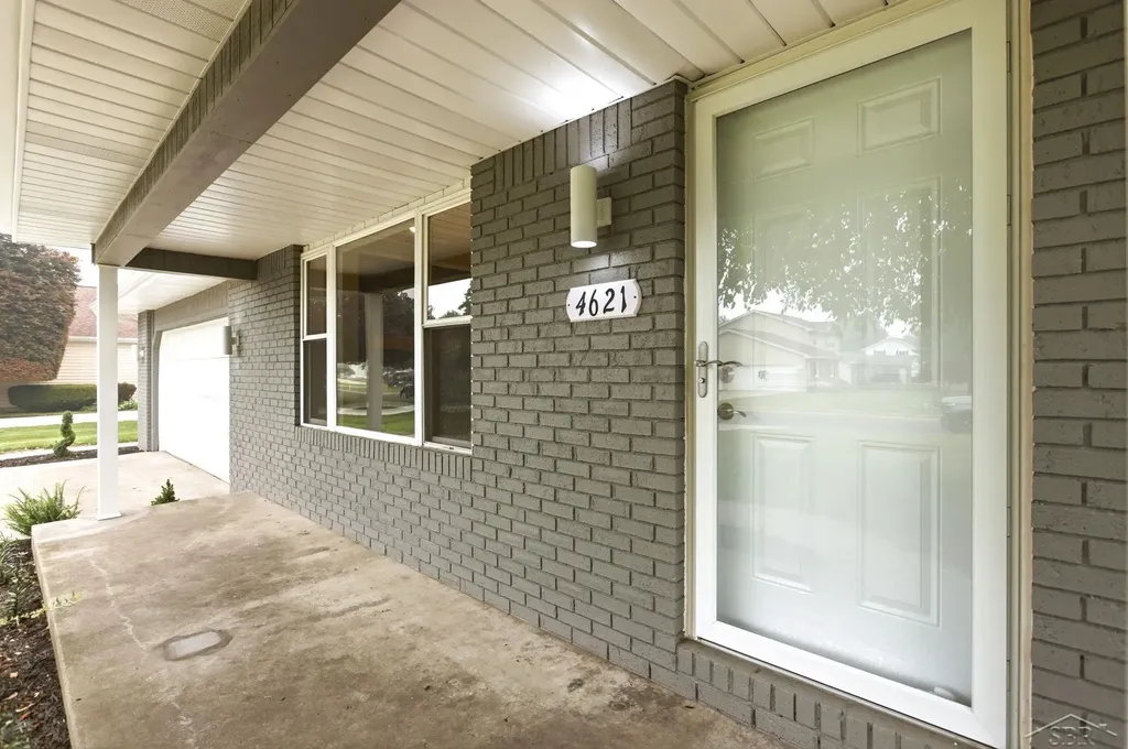 4621 S Wintergreen Drive Saginaw Charter Township MI 48603