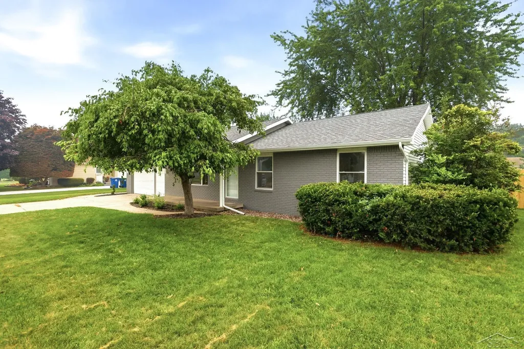 4621 S Wintergreen Drive Saginaw Charter Township MI 48603
