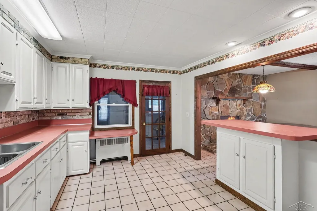 5111 Weiss Street Saginaw Charter Township MI 48603