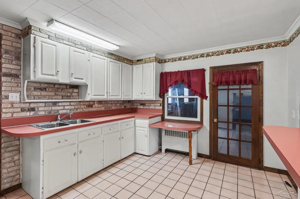 5111 Weiss Street Saginaw Charter Township MI 48603