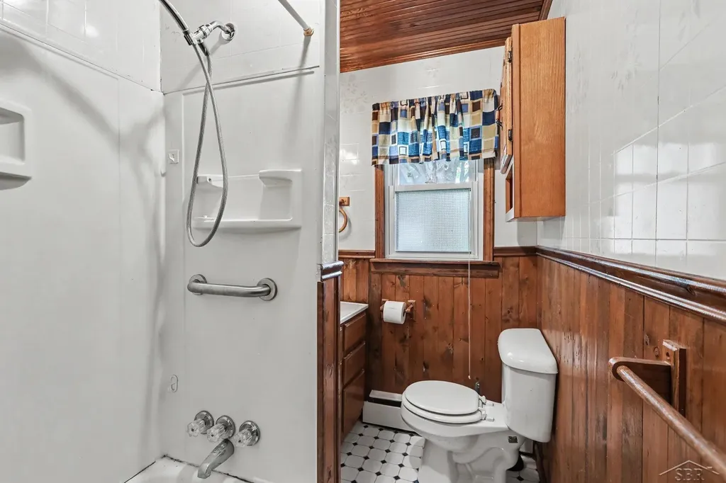 5111 Weiss Street Saginaw Charter Township MI 48603