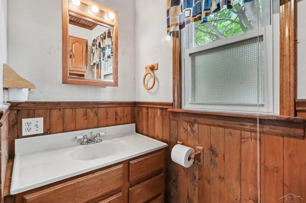 5111 Weiss Street Saginaw Charter Township MI 48603