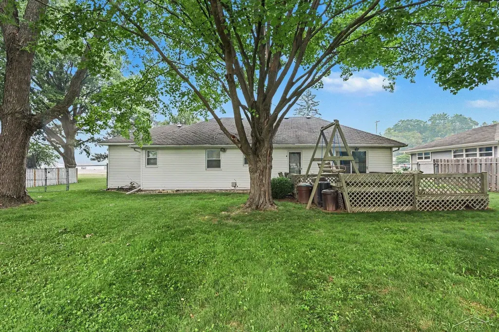 5111 Weiss Street Saginaw Charter Township MI 48603
