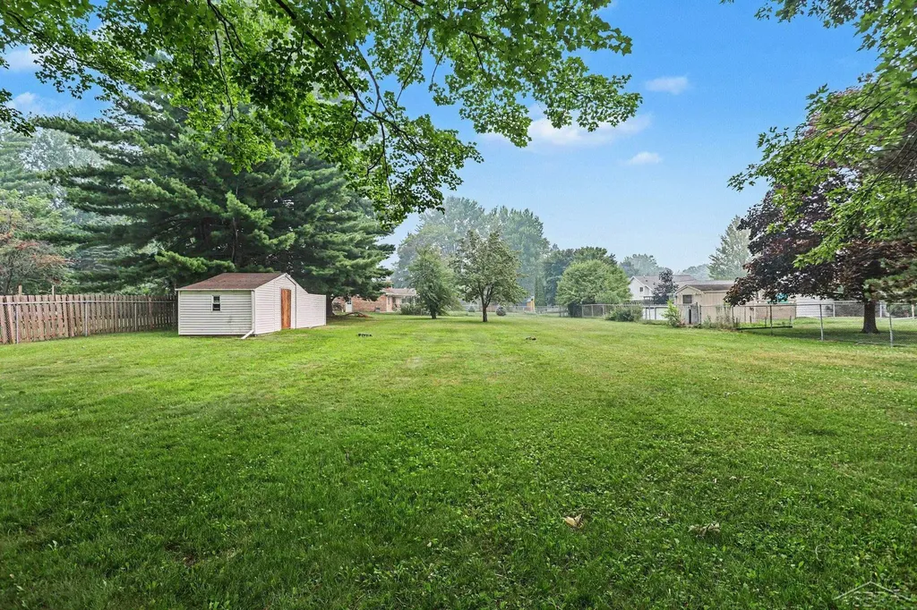 5111 Weiss Street Saginaw Charter Township MI 48603