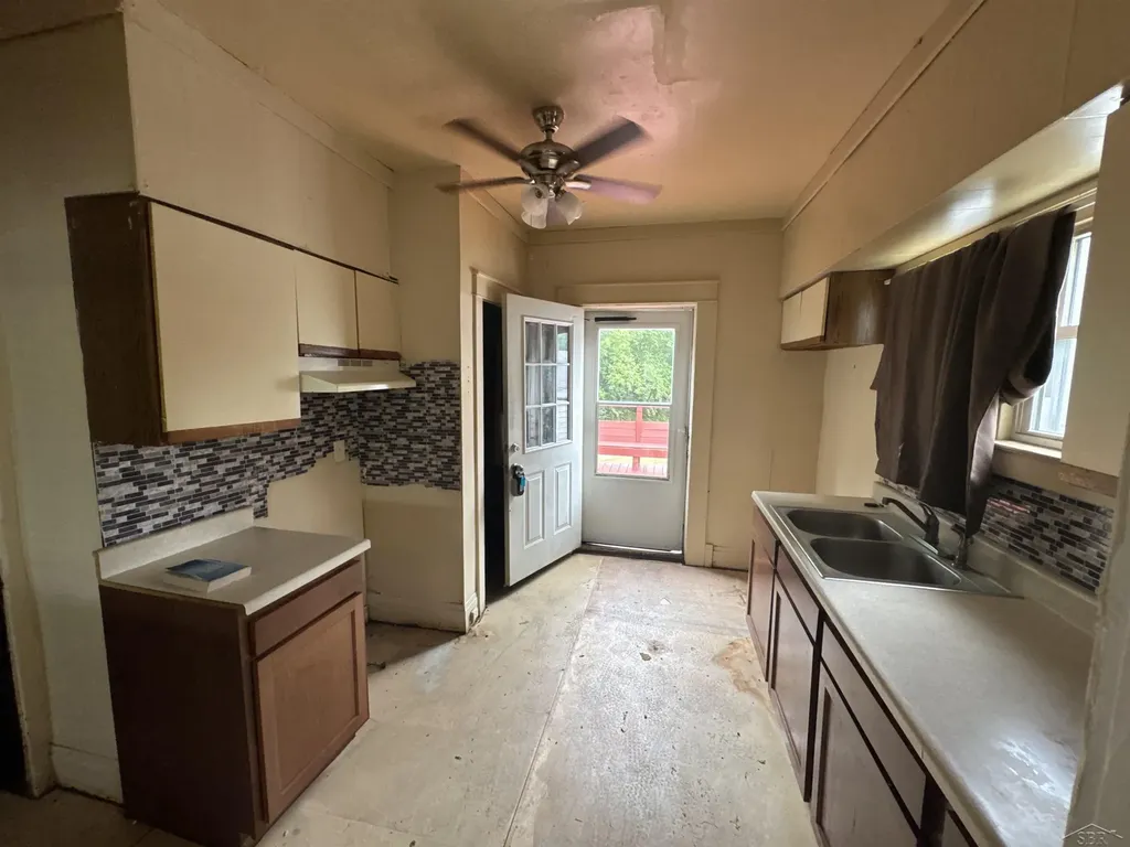 412 S 15th Street Saginaw City MI 48601
