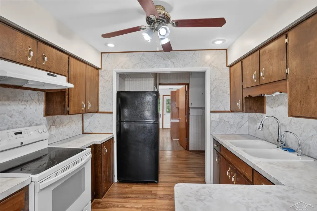 445 Henry Street Sebewaing Village MI 48759