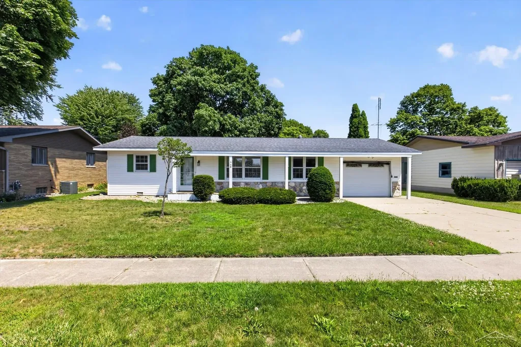 445 Henry Street Sebewaing Village MI 48759
