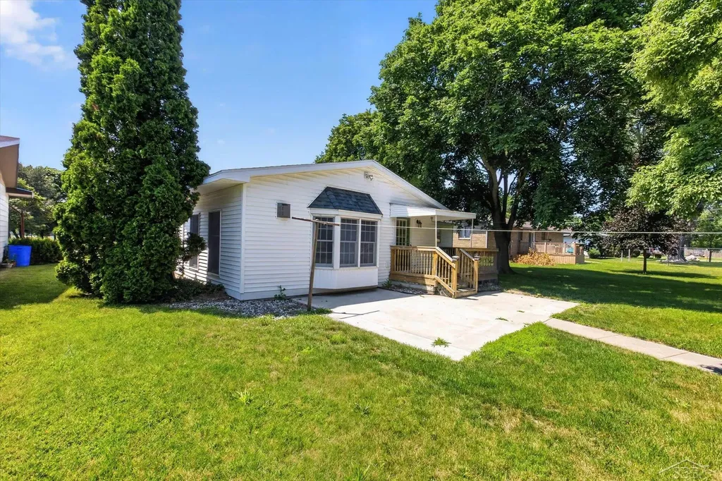 445 Henry Street Sebewaing Village MI 48759