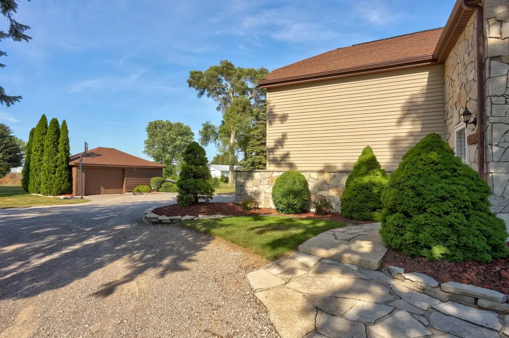 1090 N Block Road Blumfield Township MI 48757