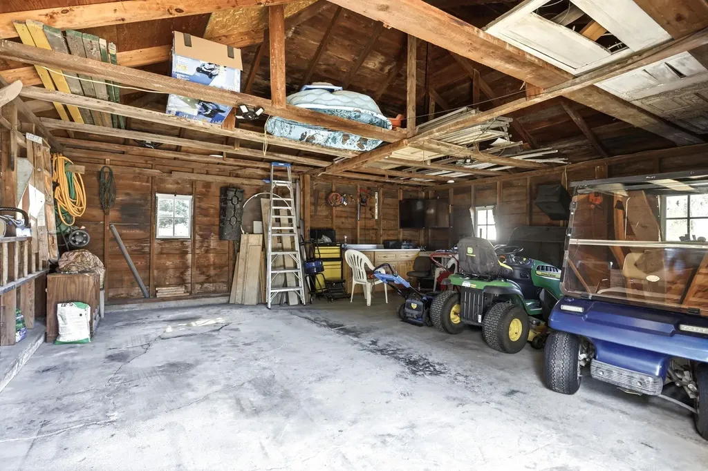 1090 N Block Road Blumfield Township MI 48757
