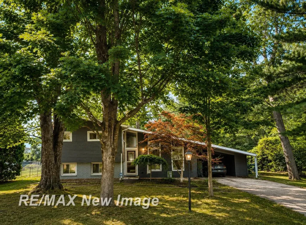5121 Queen Drive Bridgeport Charter Township MI 48722