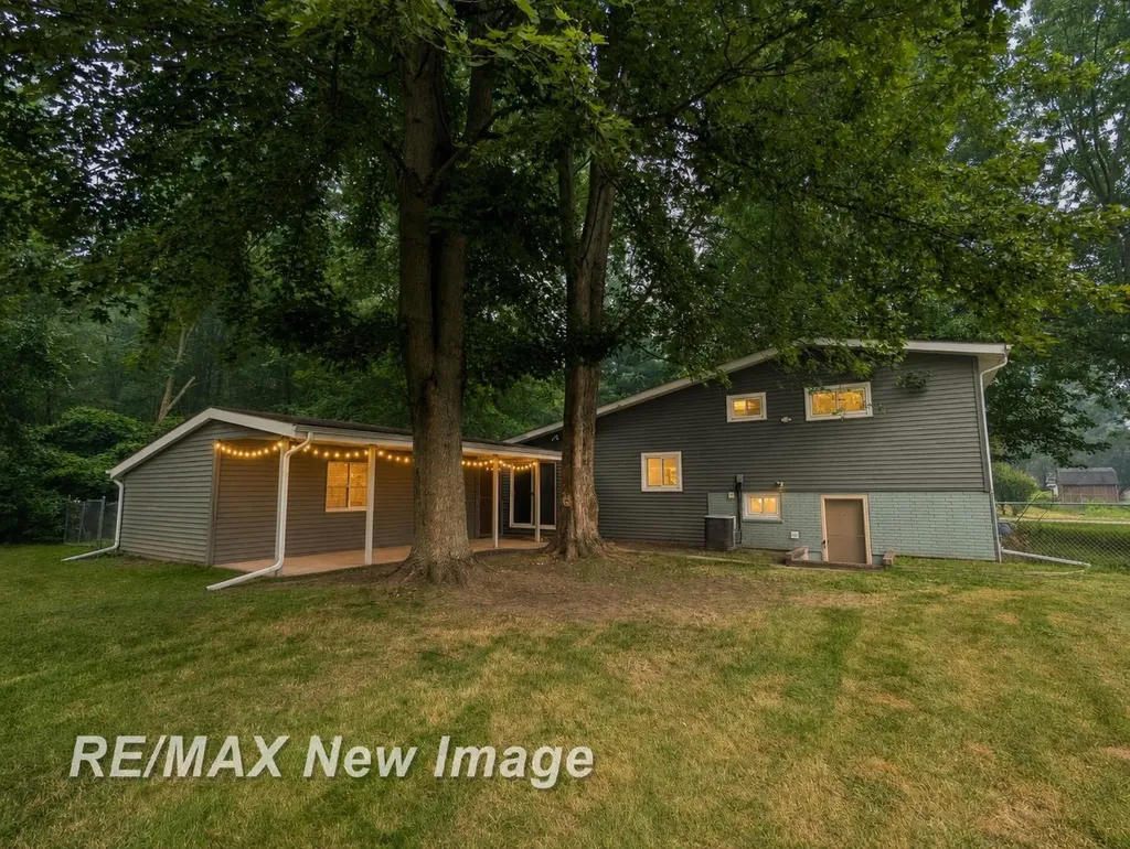5121 Queen Drive Bridgeport Charter Township MI 48722
