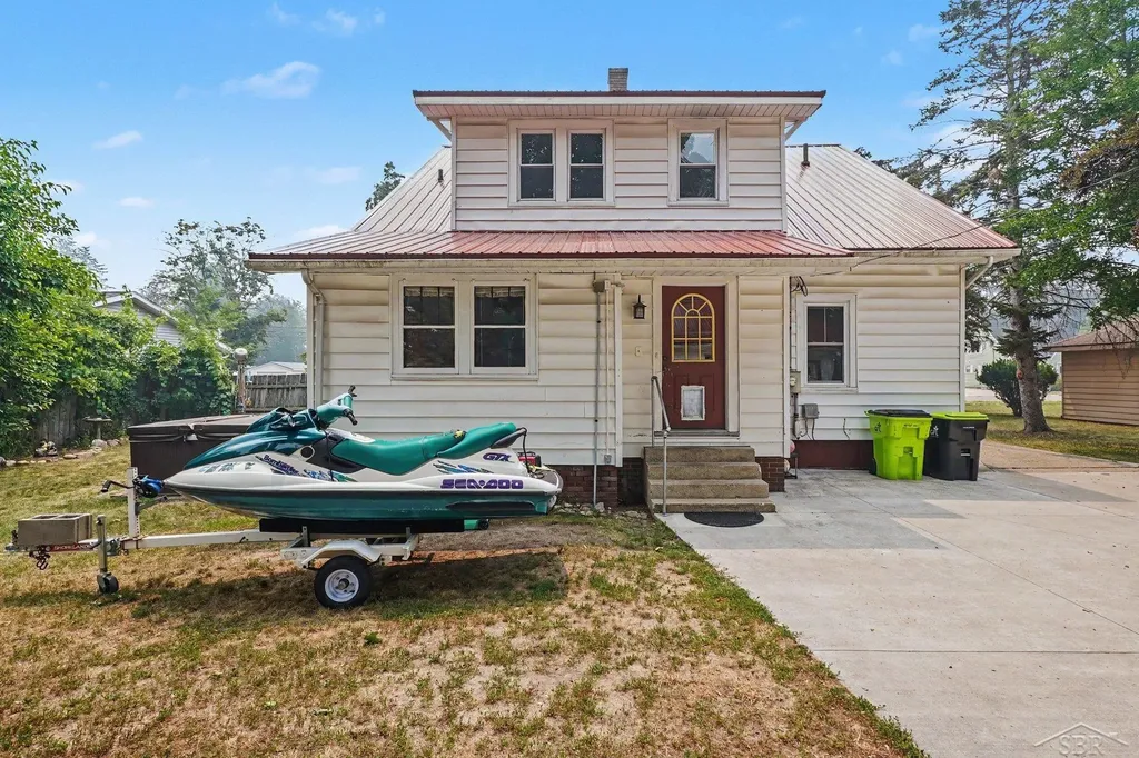 116 W Wheaton Avenue Clare City MI 48618