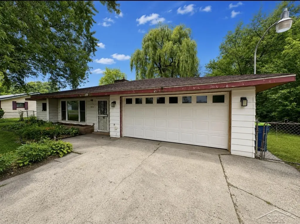 512 S 28th Street Buena Vista Charter Township MI 48601