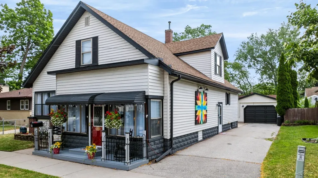 615 Pine Street Essexville City MI 48732
