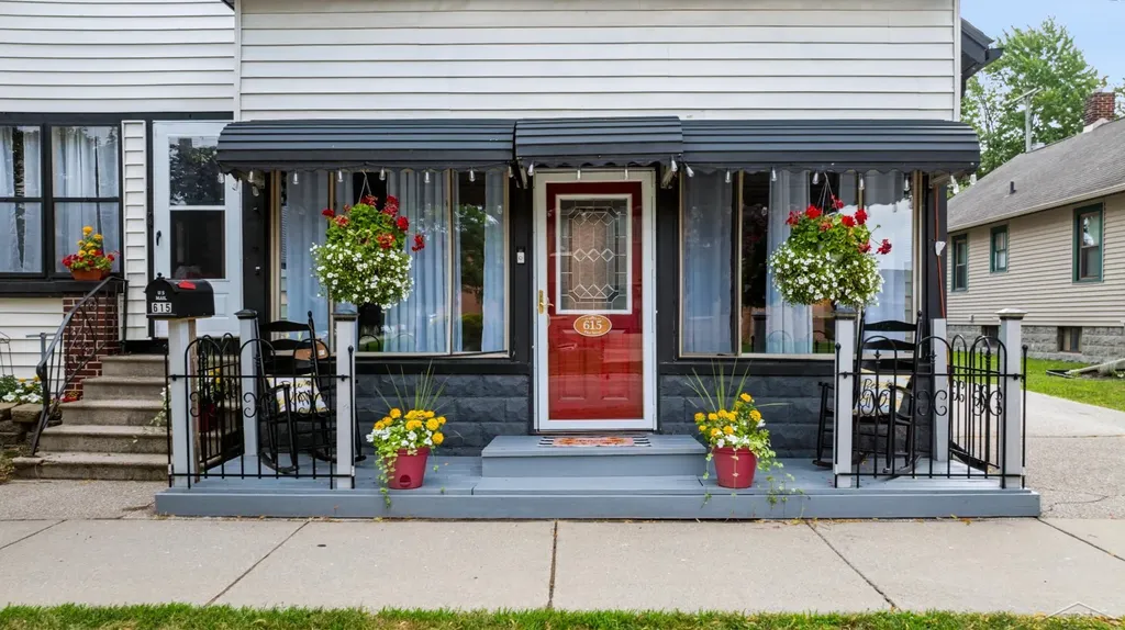 615 Pine Street Essexville City MI 48732