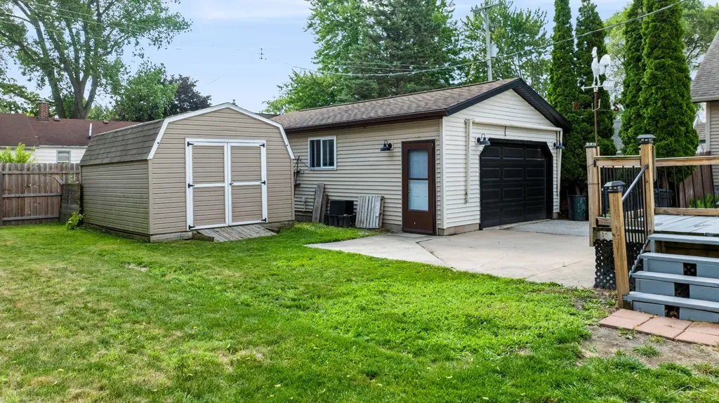615 Pine Street Essexville City MI 48732