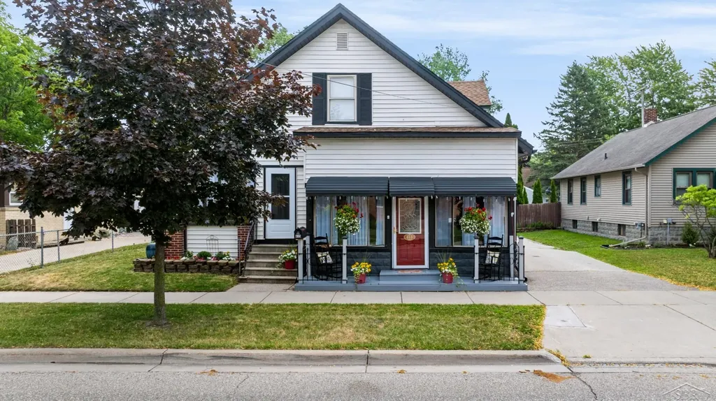 615 Pine Street Essexville City MI 48732