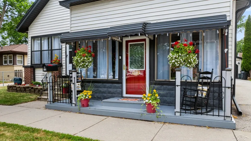 615 Pine Street Essexville City MI 48732