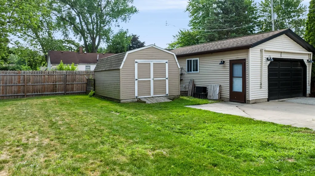 615 Pine Street Essexville City MI 48732