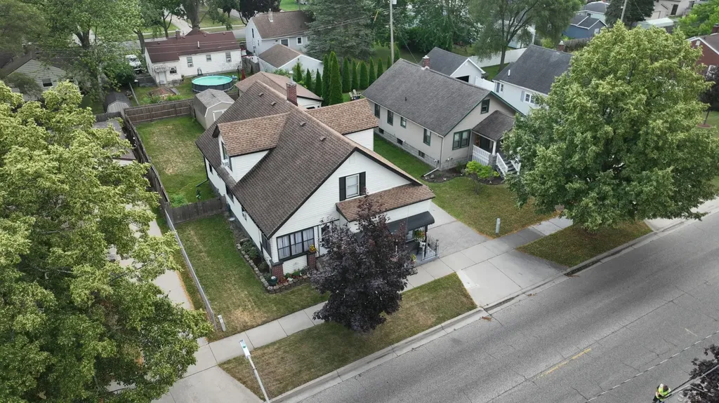 615 Pine Street Essexville City MI 48732