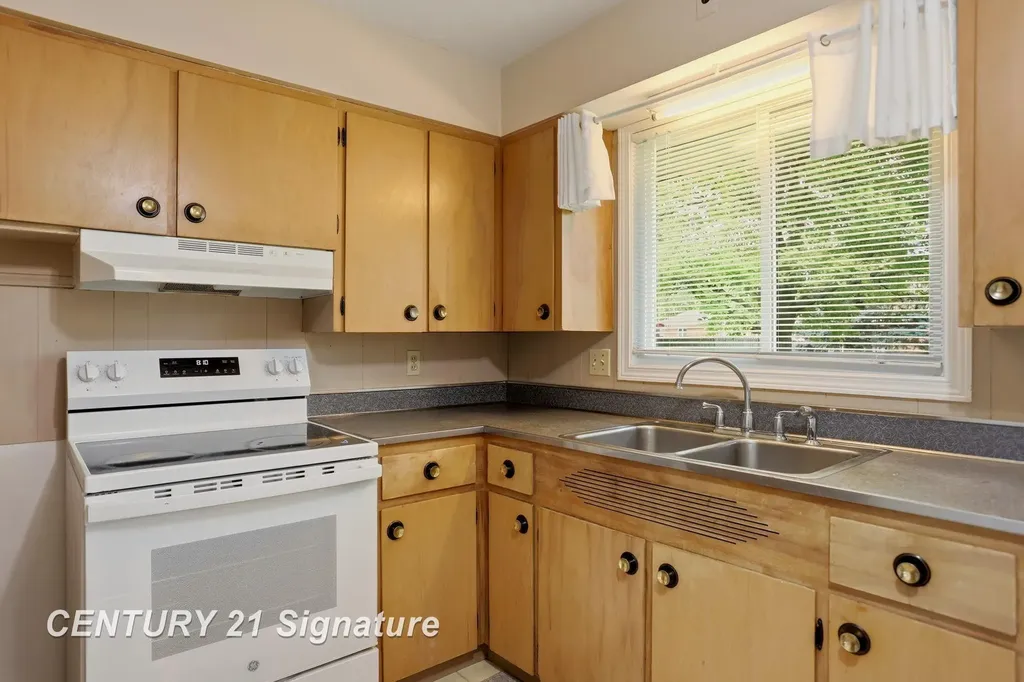 2955 Whitfield Drive Saginaw Charter Township MI 48603