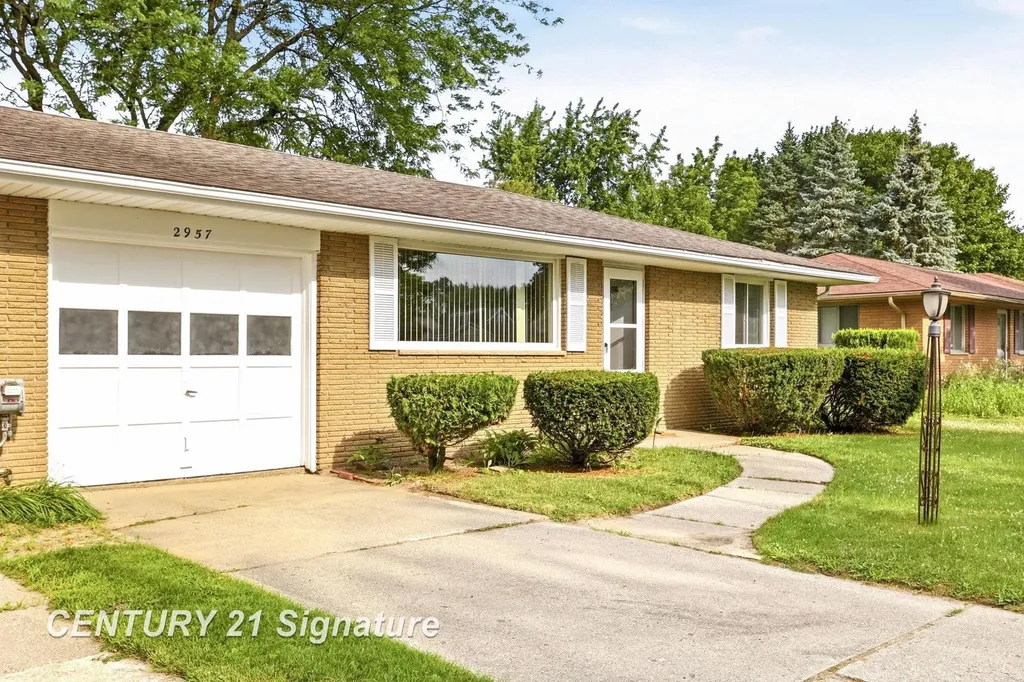 2955 Whitfield Drive Saginaw Charter Township MI 48603
